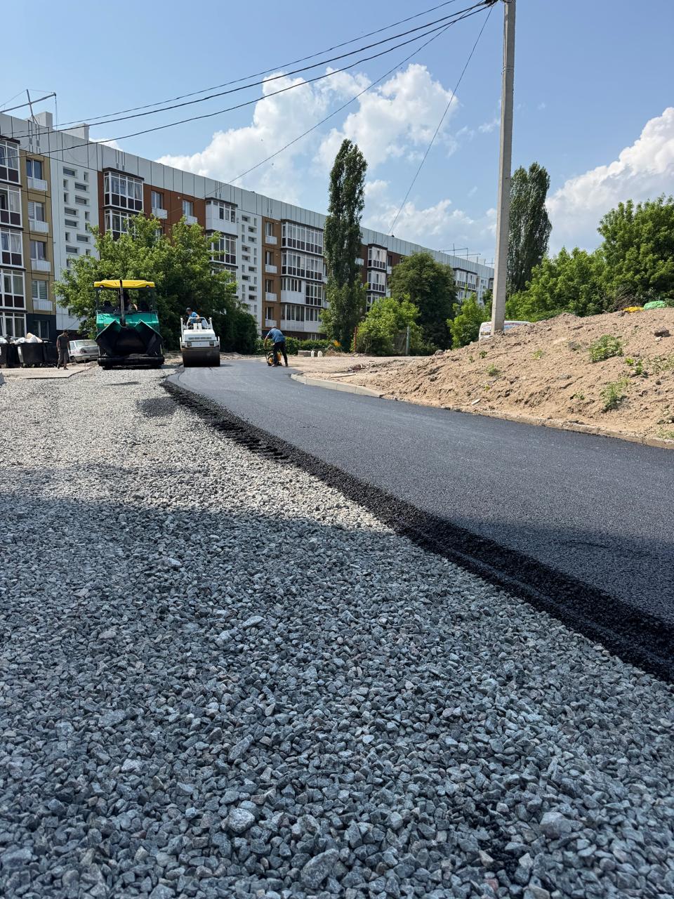 Нове покриття вулиці у житловому кварталі